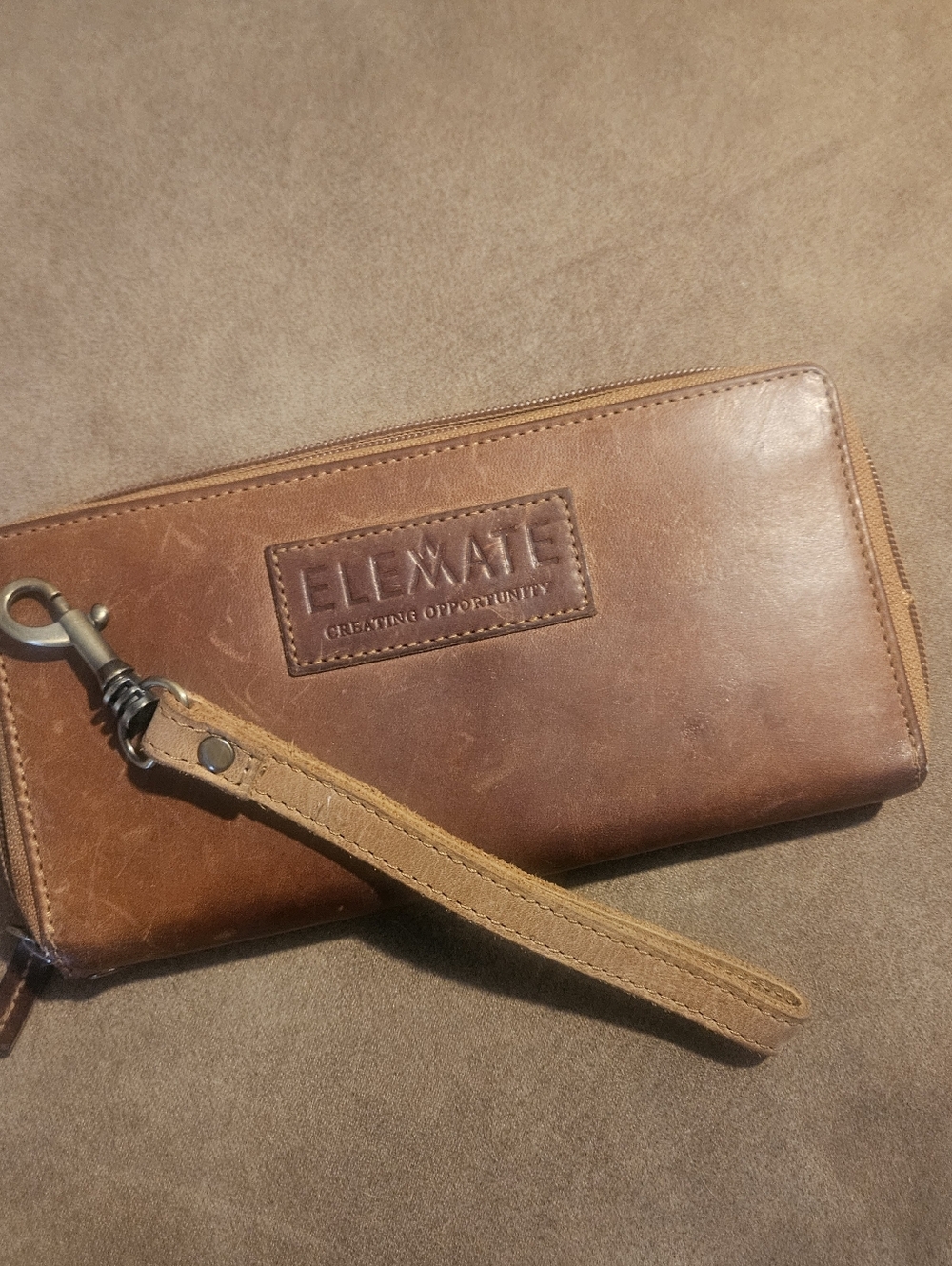 Women's ELEVATE Distressed Leather Wallet